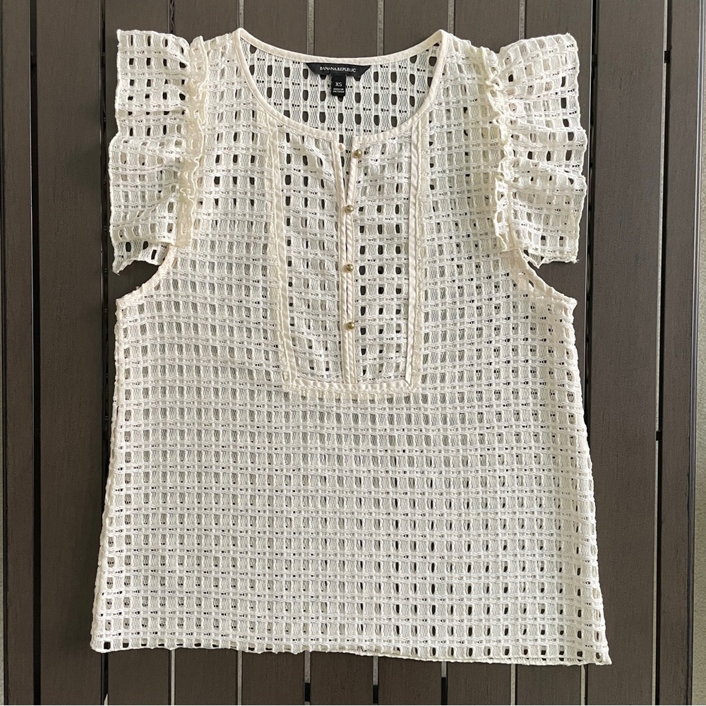 BANANA REPUBLIC SHEER RUFFLE EYELET NET BLOUSE TOP!!